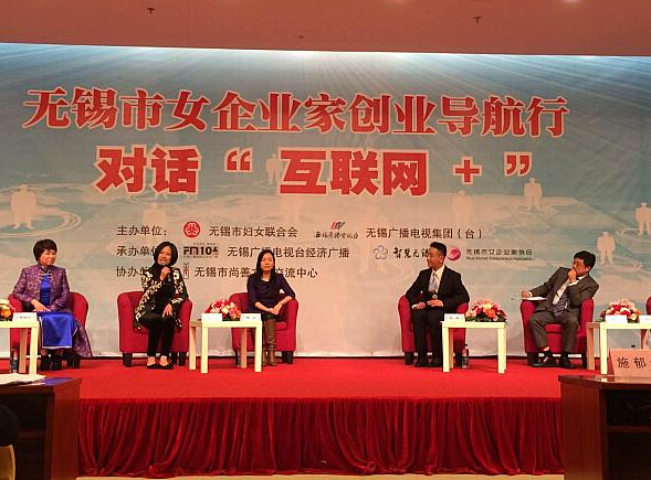 王秋芬女士和大家分享.jpg 王秋芬女士和大家分享.jpg