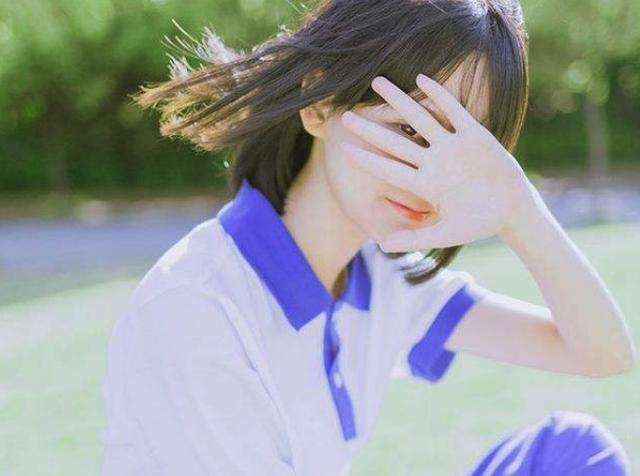 為什么學(xué)生有校服，而老師沒有教師服？網(wǎng)友的評論亮了！