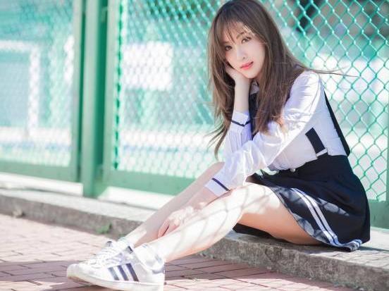 為什么學(xué)生有校服，而老師沒有教師服？網(wǎng)友的評論亮了！