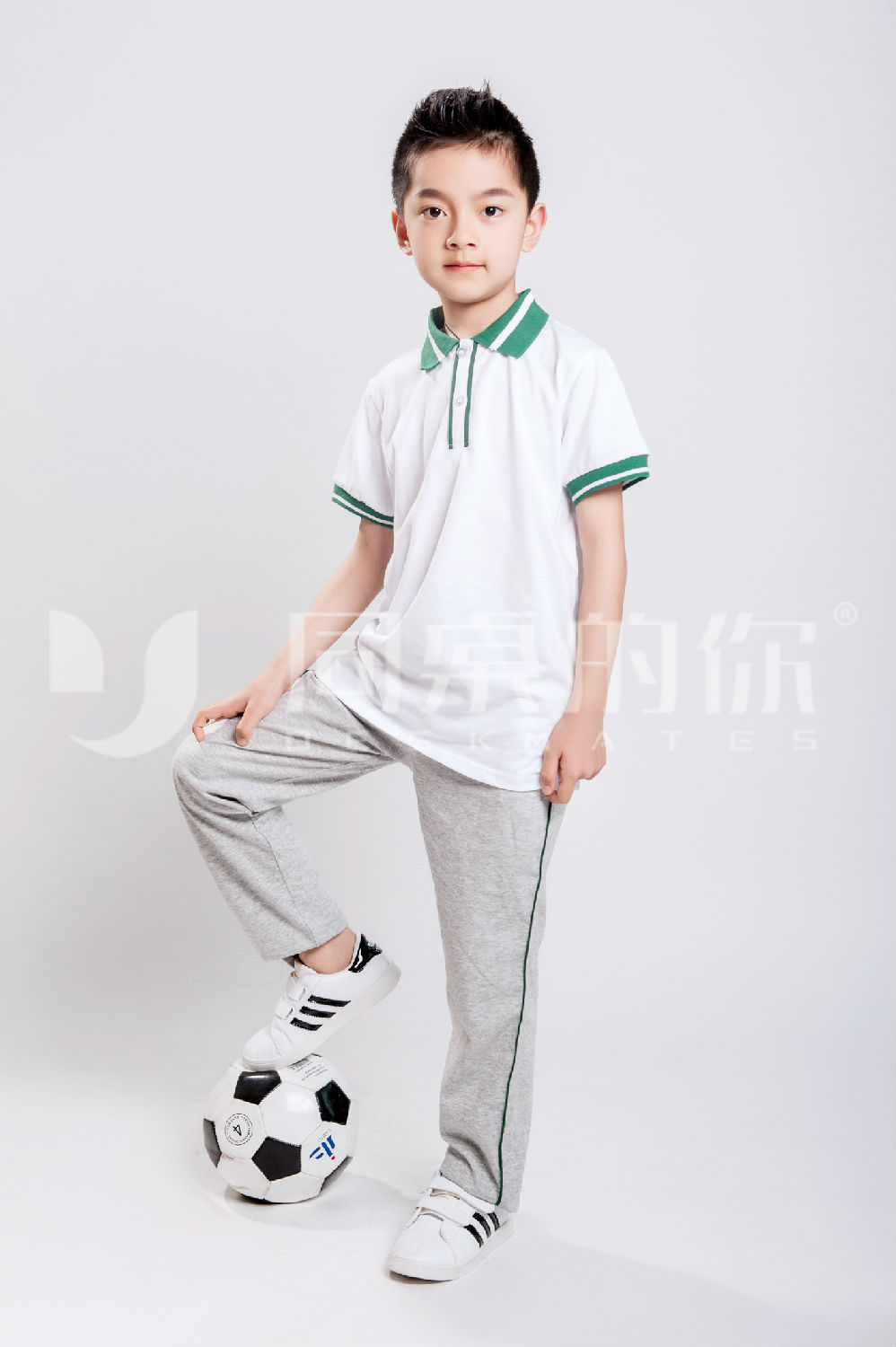 小學(xué)生夏季校服定做需要多少錢？