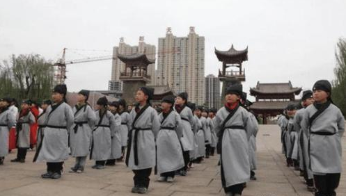 漢服成為小學(xué)生校服？家長紛紛提議反對，原因就兩個字！