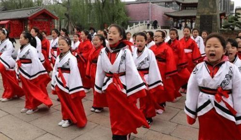 漢服成為小學(xué)生校服？家長紛紛提議反對，原因就兩個字！