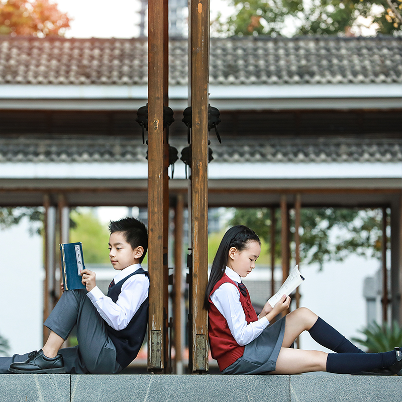 校服應(yīng)該怎么搭配才能更好看? 校服應(yīng)該怎么搭配才能更好看?