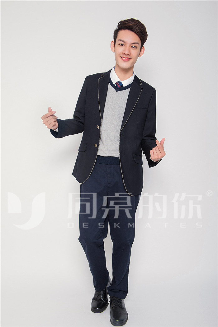 中學(xué)生春秋新款正裝QZ014z.jpg 中學(xué)生春秋新款正裝QZ014z.jpg