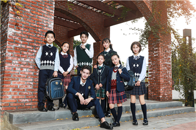 學校應該如何選擇專業(yè)的校服廠家？不要讓“毒”校服再繼續(xù)傷害孩子了！