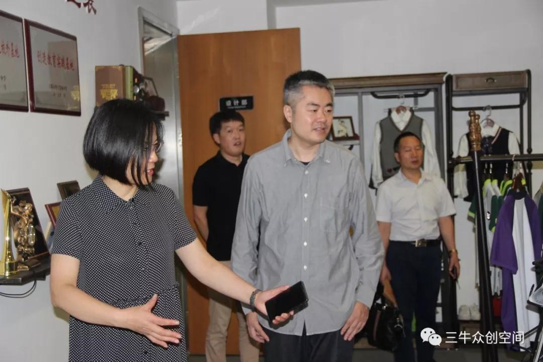 熱烈歡迎無錫科技創(chuàng)新創(chuàng)業(yè)大賽專家評審組一行蒞臨國家級三牛眾創(chuàng)空間調研指導