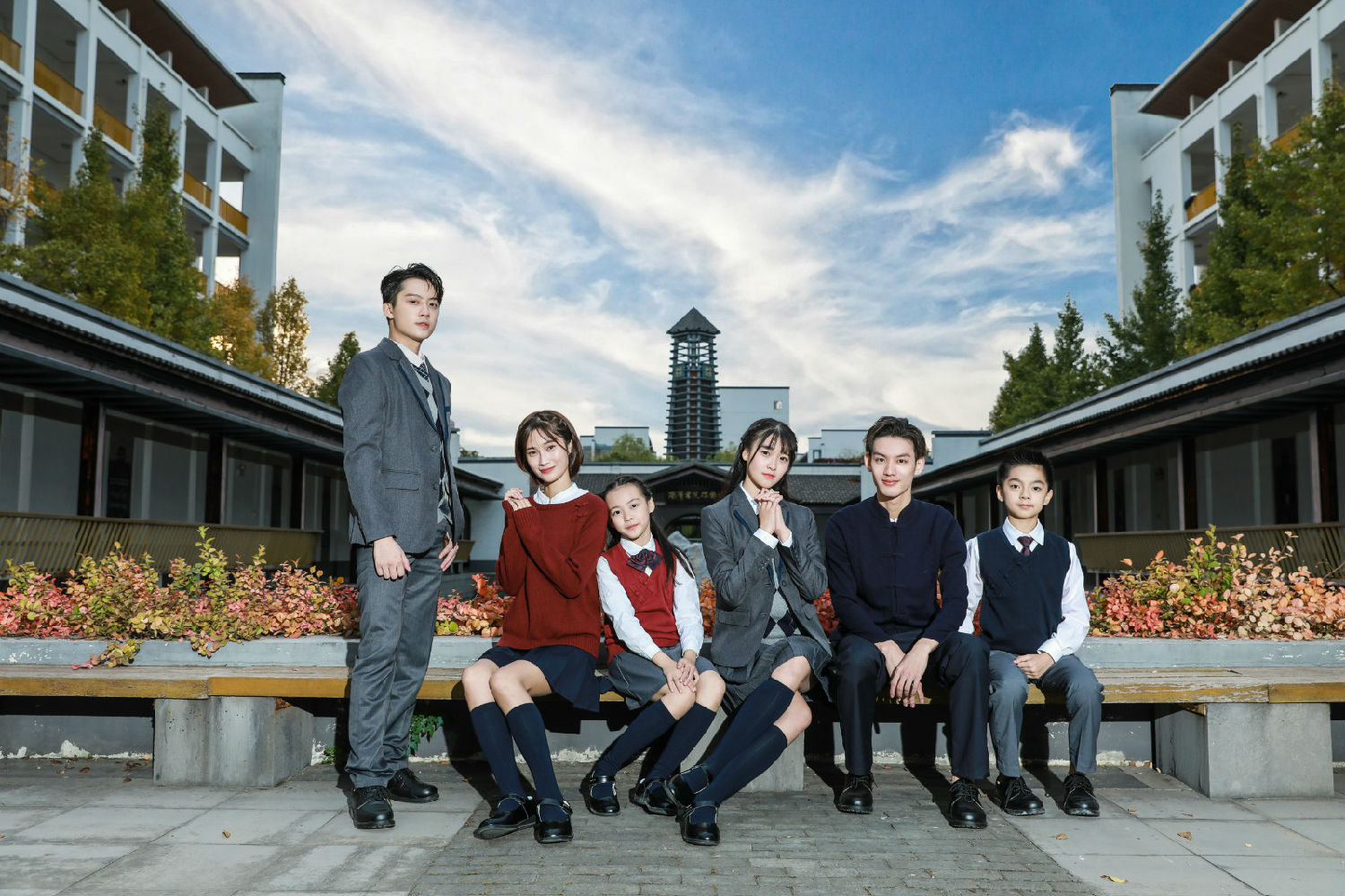 新款校服定做廠家如何選擇？