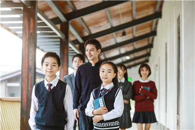 小學秋季校服訂做廠家 小學秋季校服訂做廠家