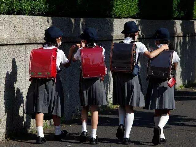 各國校服大比拼，你最中意哪款校服？