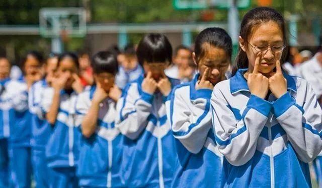 各國校服大比拼，你最中意哪款校服？