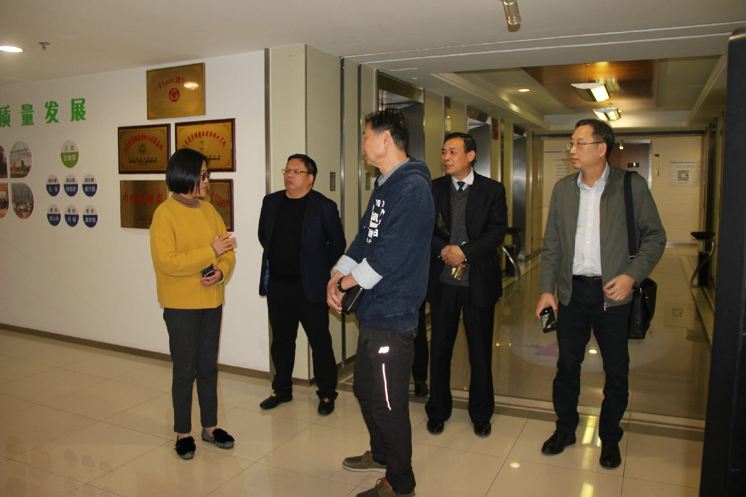 熱烈歡迎南寧教育局領(lǐng)導(dǎo)、百裕集團許曲煌董事長一行蒞臨江蘇圣瀾參觀指導(dǎo)