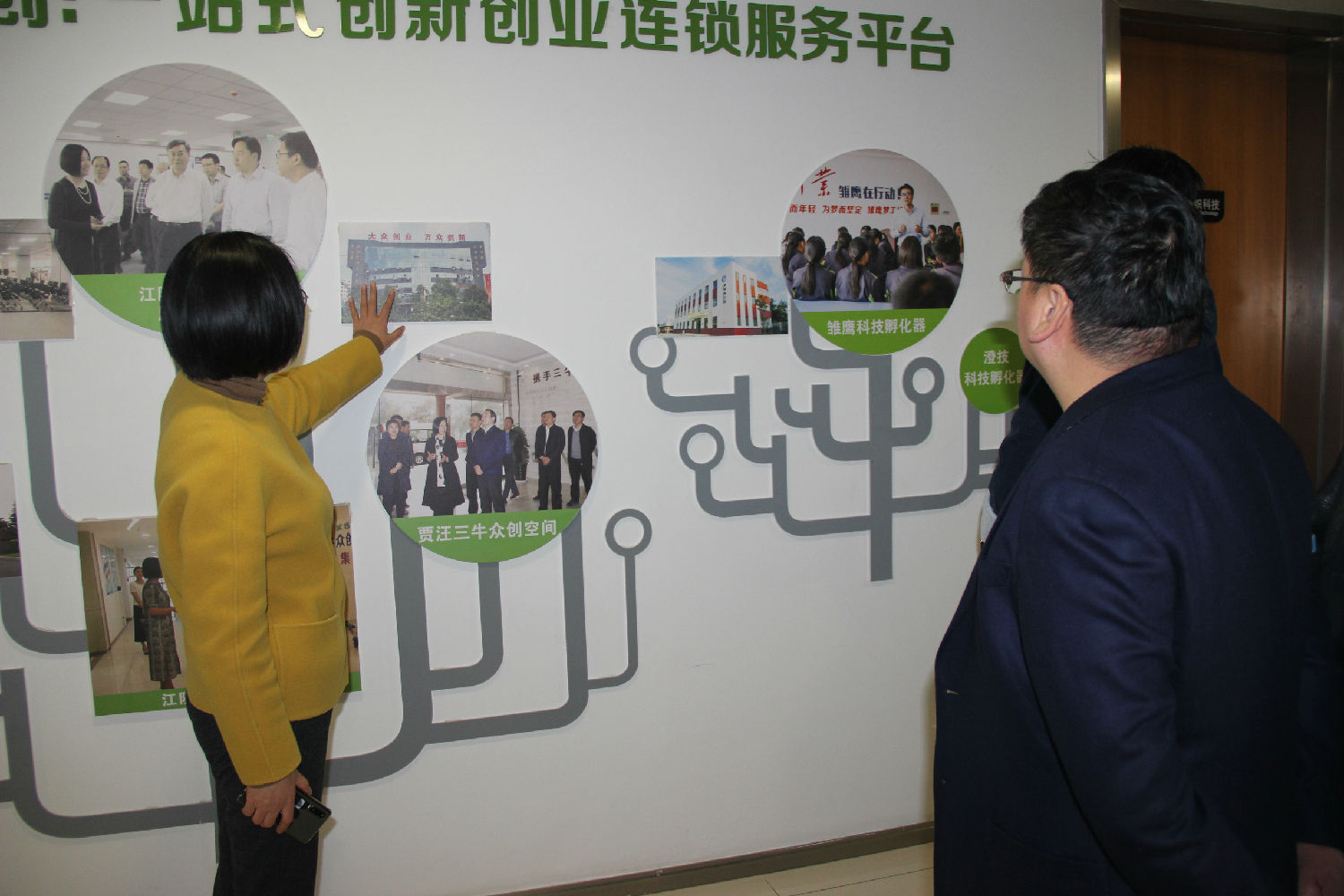 熱烈歡迎南寧教育局領(lǐng)導(dǎo)、百裕集團許曲煌董事長一行蒞臨江蘇圣瀾參觀指導(dǎo)