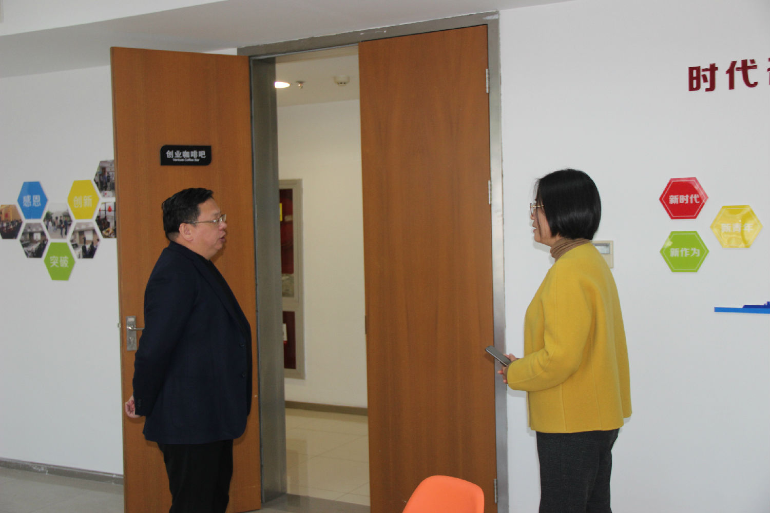 熱烈歡迎南寧教育局領(lǐng)導(dǎo)、百裕集團許曲煌董事長一行蒞臨江蘇圣瀾參觀指導(dǎo)