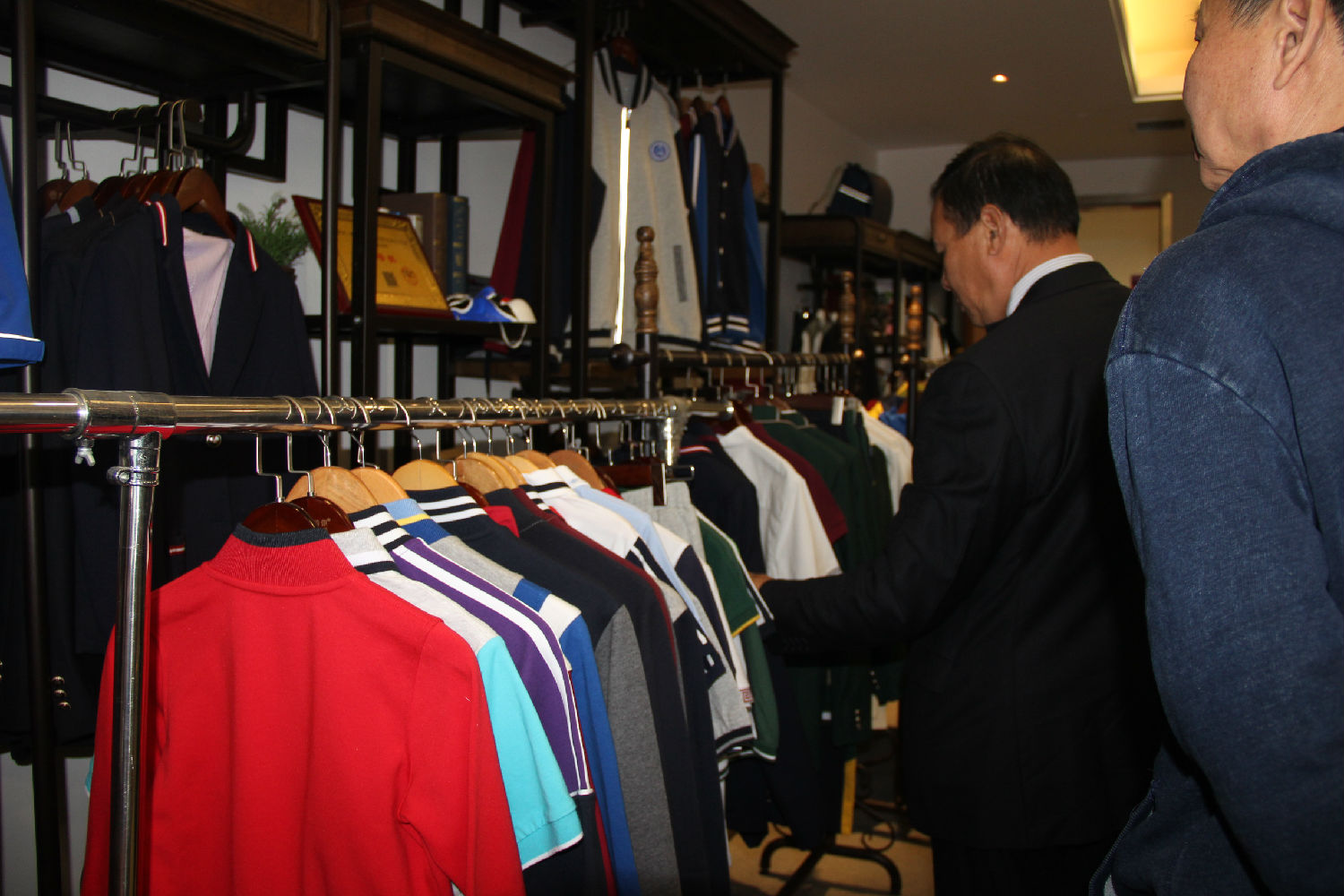 熱烈歡迎南寧教育局領(lǐng)導(dǎo)、百裕集團許曲煌董事長一行蒞臨江蘇圣瀾參觀指導(dǎo)