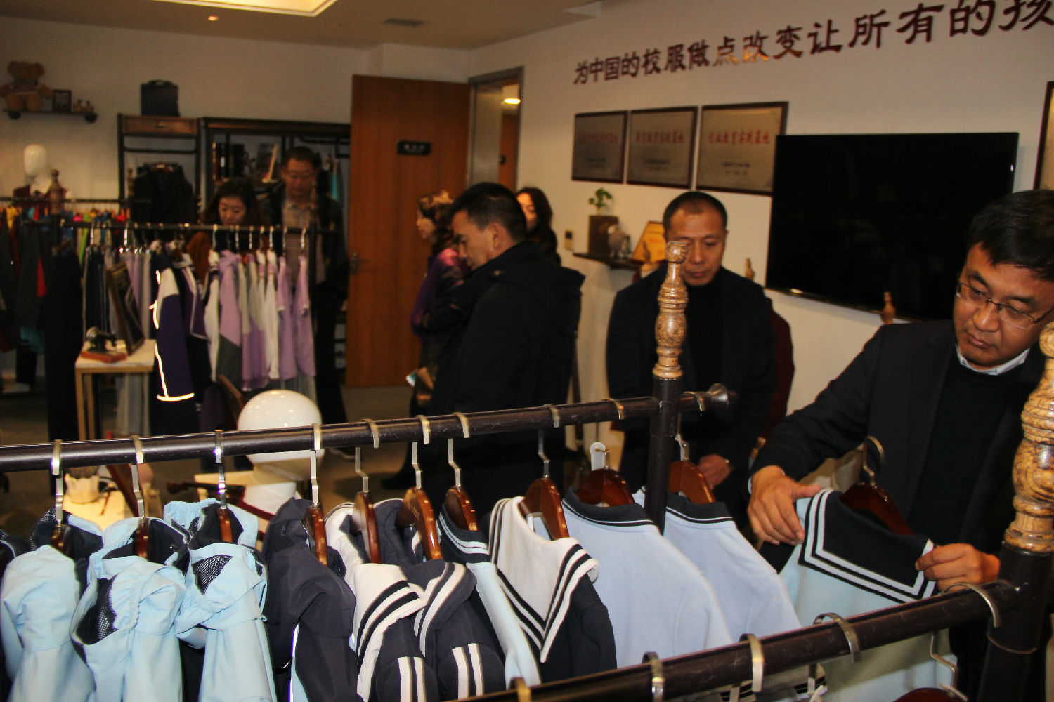 熱烈歡迎大慶市教育局德育處王維志主任及德育校長們一行蒞臨江蘇圣瀾