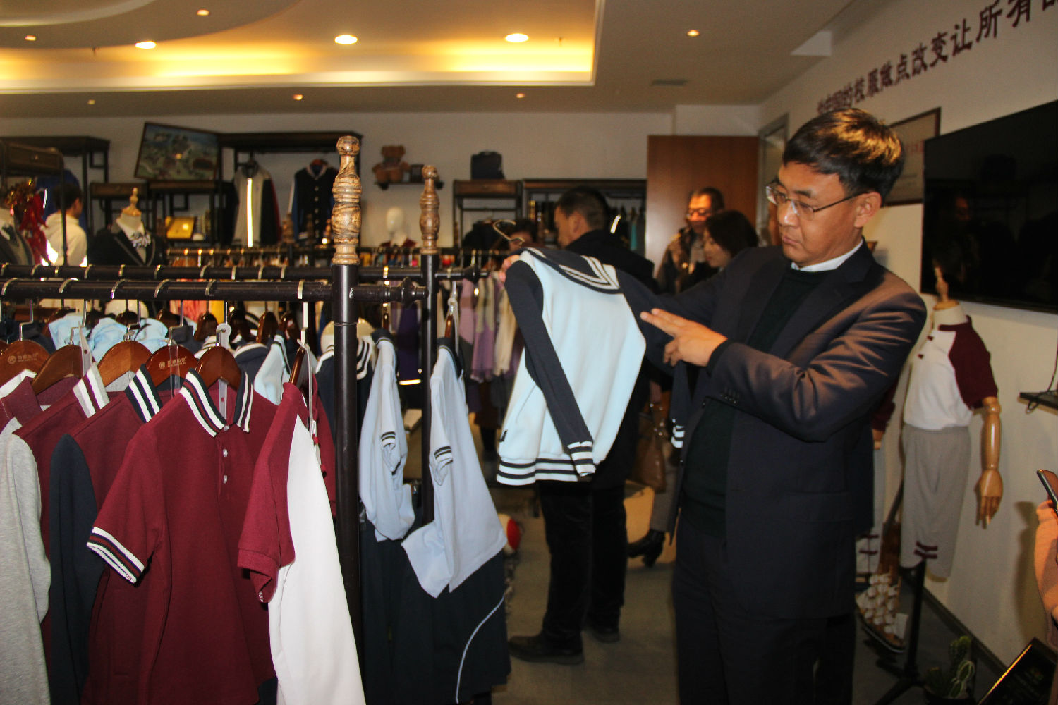 熱烈歡迎大慶市教育局德育處王維志主任及德育校長們一行蒞臨江蘇圣瀾