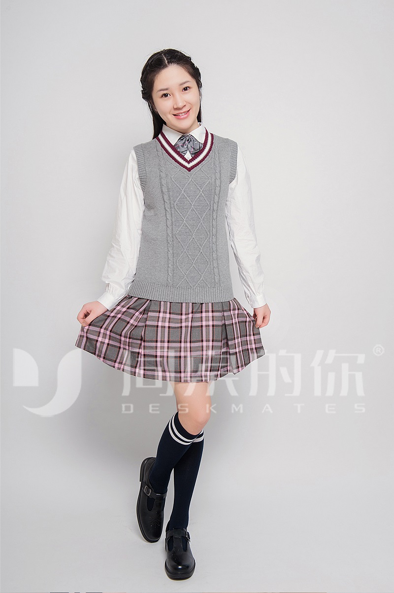 學生校服.jpg