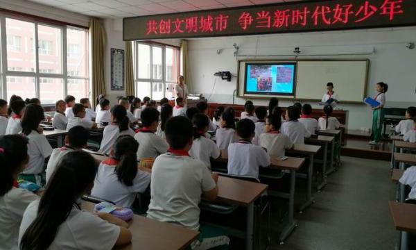 國際學(xué)校的日受青睞，是因為他們特有的學(xué)生校服嗎？