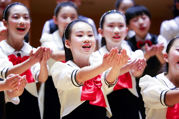 如何區(qū)分好的初中校服定制？