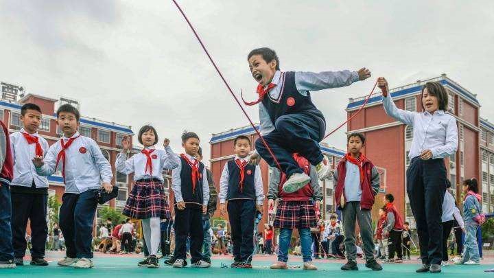 運(yùn)動(dòng)服定制廠家談校服洗滌選購常識(shí)