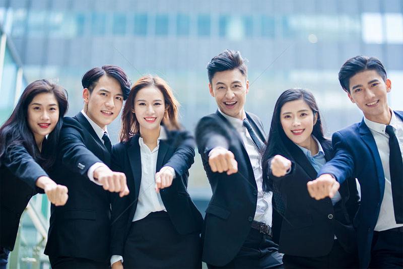 除了學(xué)生要穿學(xué)生校服，老師服裝要不要統(tǒng)一?有什么好處？