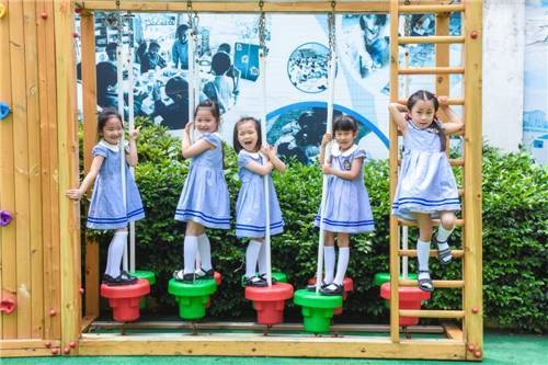 幼兒園夏天校服批發(fā)生產(chǎn)中應該使用什么樣面料