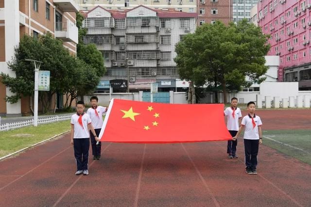 如何根據(jù)學(xué)生校服外型看得出校服質(zhì)量？