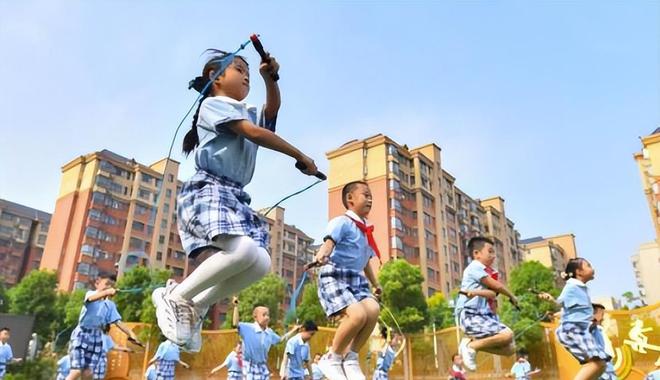學校校服定做，學生家長應有更多的話語權