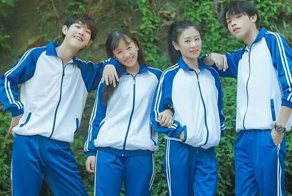 為什么學(xué)生校服白色和藍(lán)色居多？