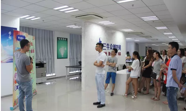 歡迎江陰市大學(xué)生創(chuàng)業(yè)公益夏令營(yíng)來(lái)到江蘇圣瀾參觀學(xué)習(xí)！