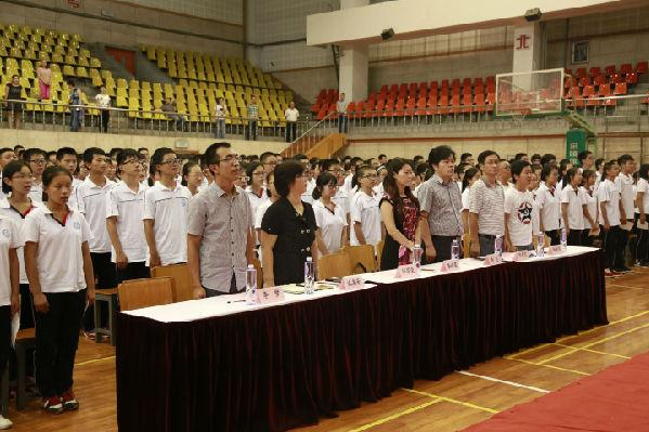 校服，人類的語言文明！