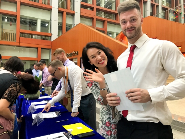 驚呆了 （-O.O-），我的老師是“歪果仁”