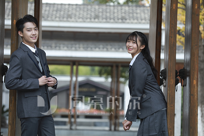 顏值與實用兼顧的同桌的你校服