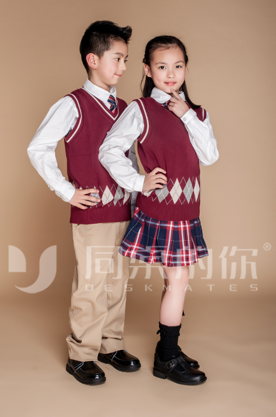 穿傳統(tǒng)校服的優(yōu)點(diǎn)與不足