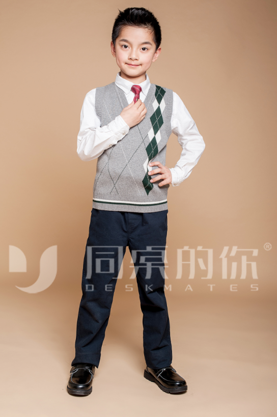 穿同桌的你校服，展現(xiàn)你的個性與風(fēng)采