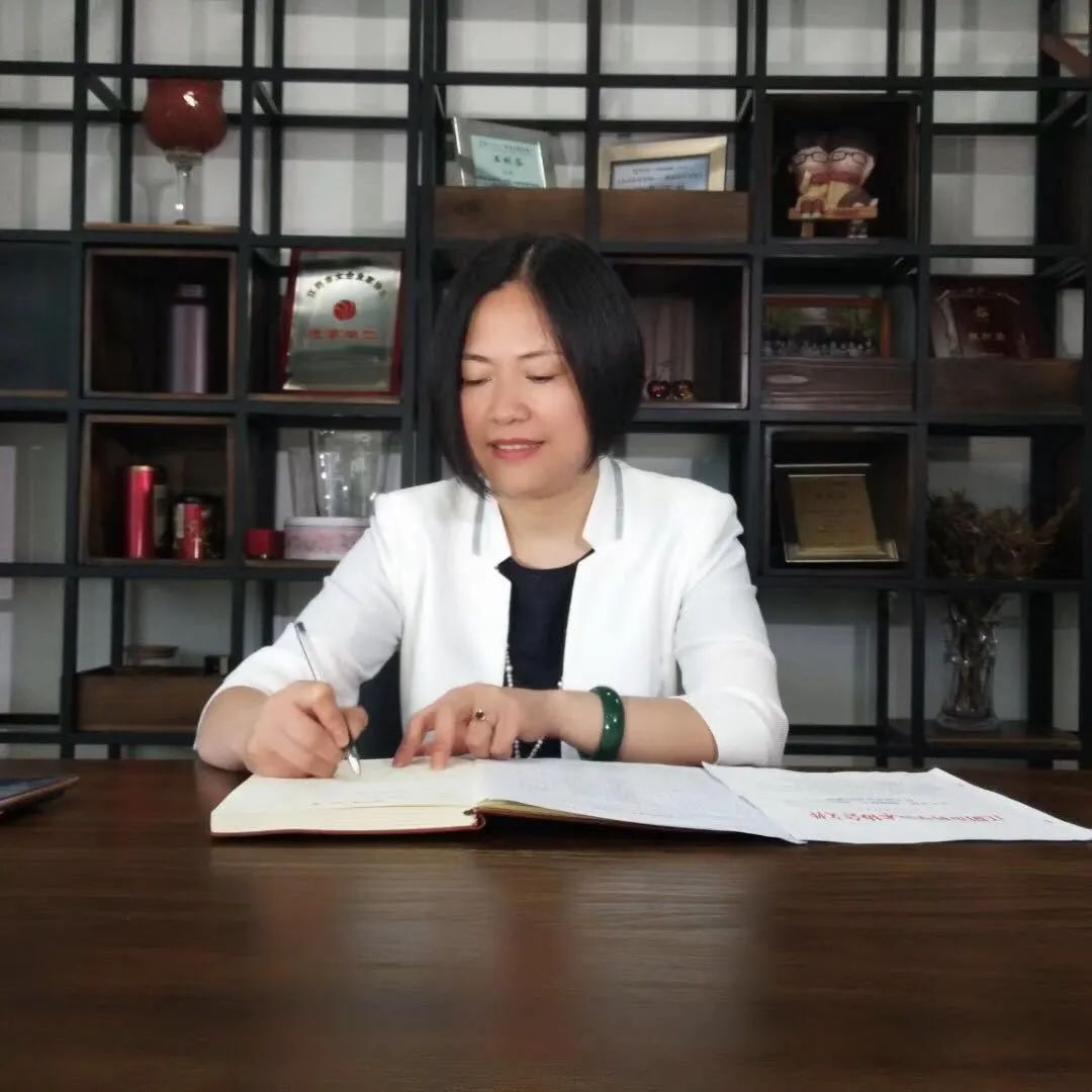 唱響“同桌的你”，倡導(dǎo)“同行的你”——記民建會員、江蘇圣瀾服飾創(chuàng)意有限公司董事長王秋芬