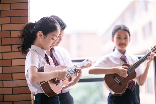 制服裝校服上熱門，中國校服已步入多元化發(fā)展階段