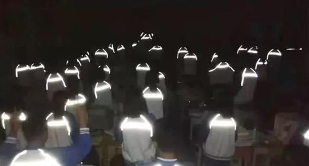 反光校服不是保安全而是防早戀？元芳你怎么看？