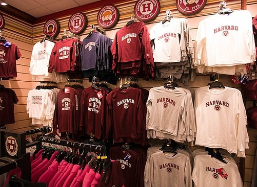 哈佛校服有多帥？來看看世界學霸們都穿啥上學？