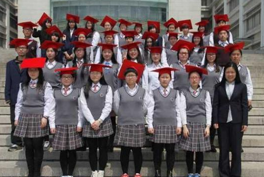 上海校服也像房價一樣驚人嗎，據(jù)說貴過LV?