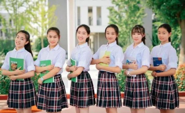 到底長什么樣？讓網(wǎng)友對南京校服大寫的服氣？