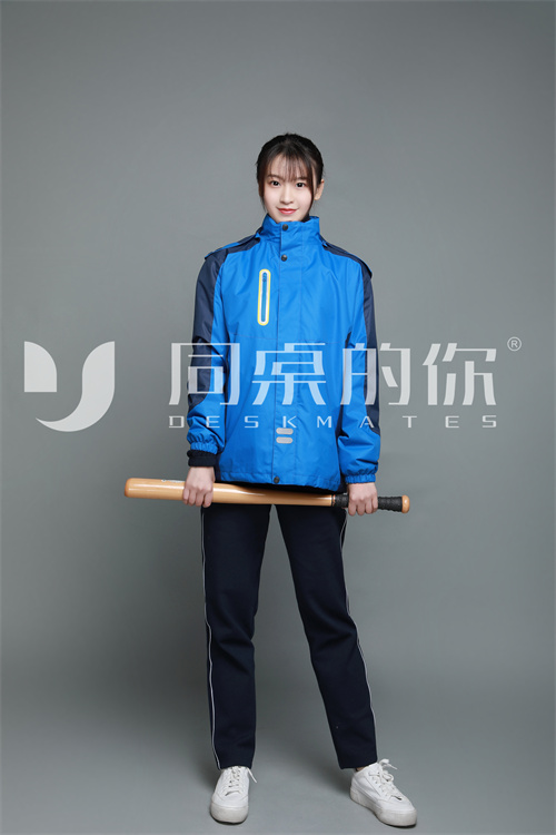 冬季校服沖鋒衣的防水性能與好壞辨別