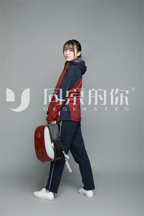 什么是三合一沖鋒衣校服外套？