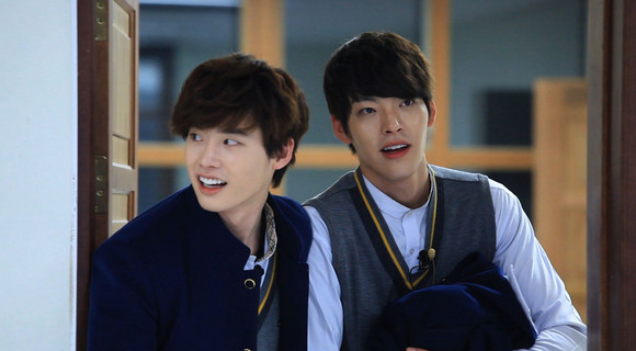 校服褲子有什么要求？是什么面料定制而成的？