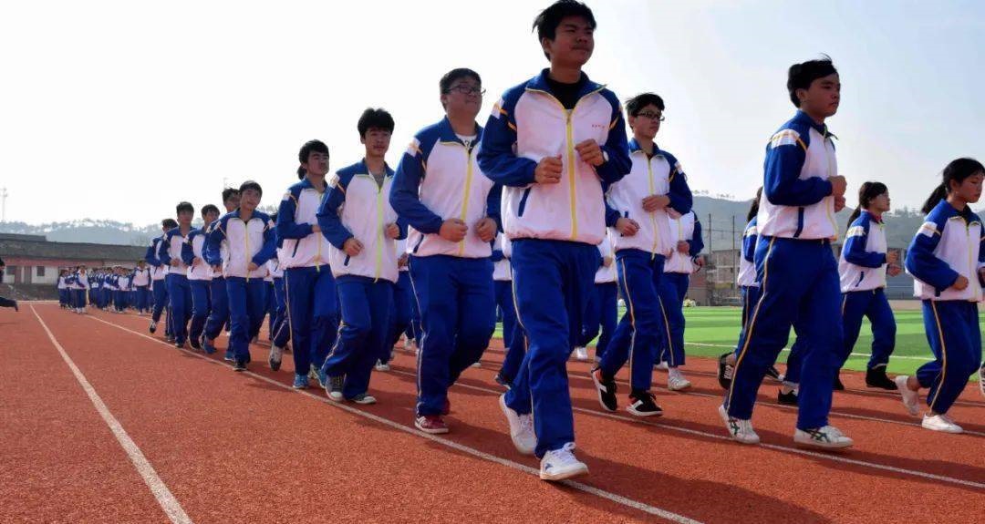 冬款校服應(yīng)該怎么穿