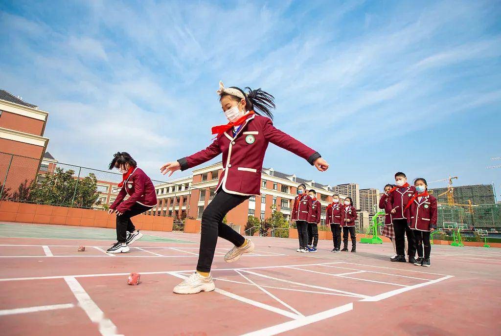 校服款式風(fēng)格的設(shè)計(jì)意義