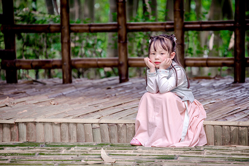 漢服，適用于作為現(xiàn)代中小學(xué)生的“校服校服定制”著裝嗎？