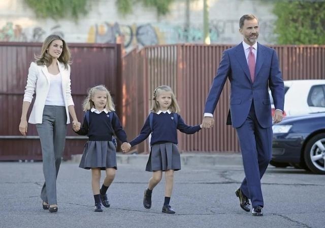 現(xiàn)在的西班牙有校服訂購嗎？