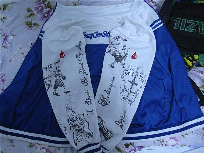 學(xué)生時期，有哪些學(xué)生裝校服上的迷惑行為？