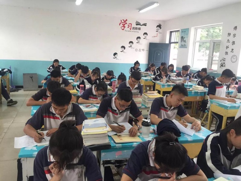 教育部等四部門出臺(tái)校服廠家管理意見